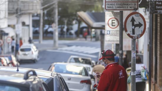 Zona Azul em Florianópolis: cobrança para estacionamento é retomada com  novo app