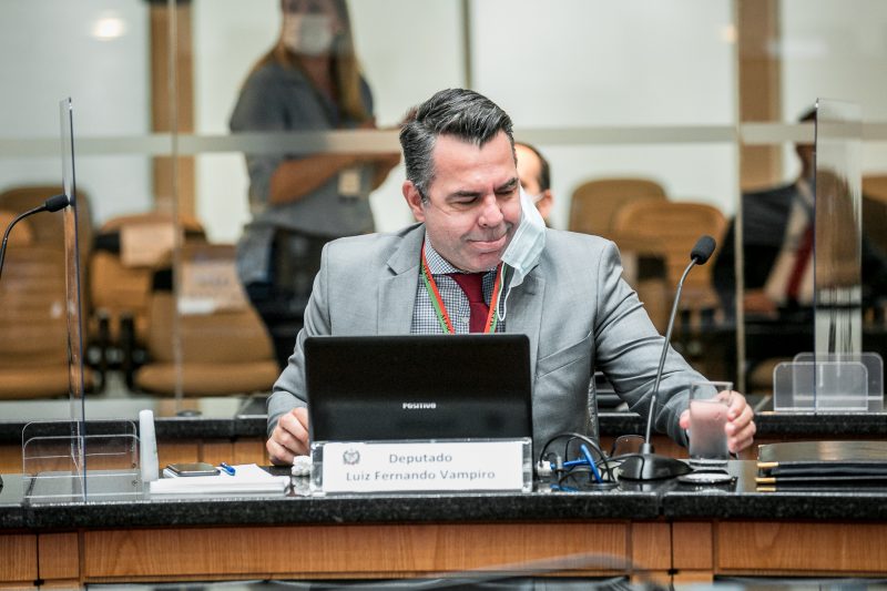 Deputado Luiz Fernando Vampiro (MDB) durante votação do impeachment – Foto: Divulgação/Agência Alesc/ND