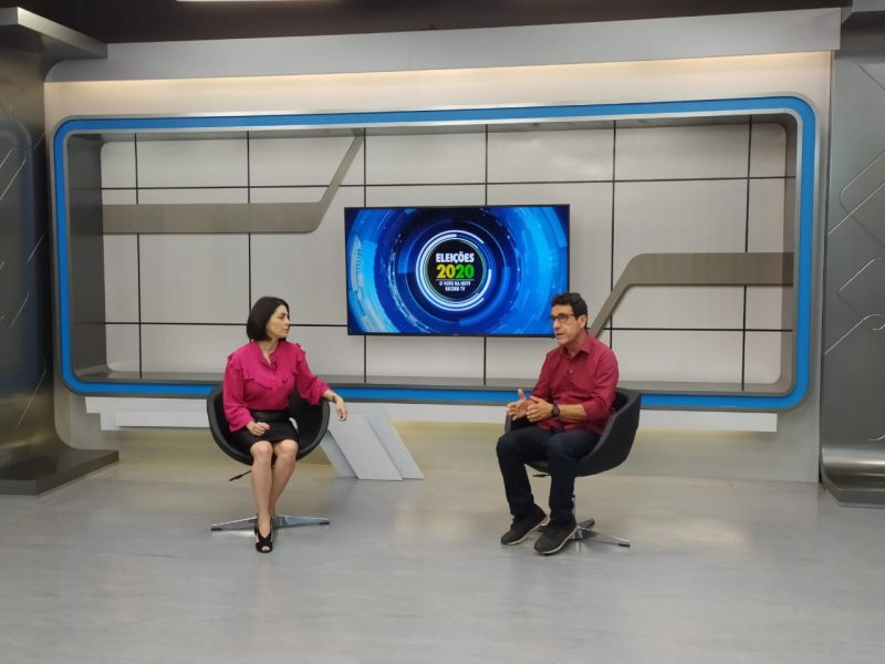 Entrevista com Francisco de Assis foi conduzida pela apresentadora Sabrina Aguiar – Foto: Juliane Guerreiro/ND