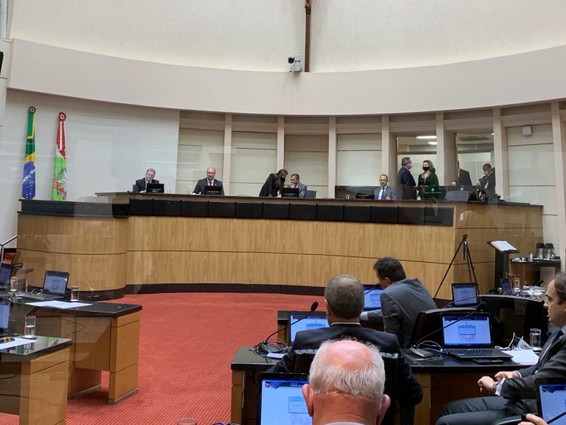 Julio Garcia fez o pronunciamento como presidente da Alesc – Foto: Moacir Pereira/ND