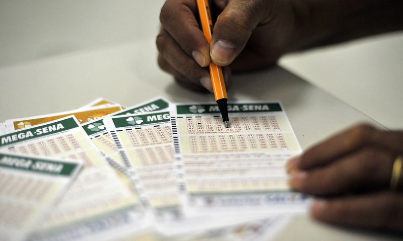 Mega-Sena, conrucos 2377: Confira os números sorteados nesta quarta-feira – Foto: Marcello Casal Jr/Agência Brasil/ND