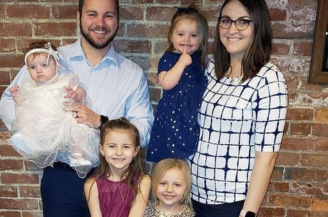 Emily &eacute; casada e tem outras tr&ecirc;s filhas – Foto: Reprodu&ccedil;&atilde;o/Kennedy News &amp; Mediaest