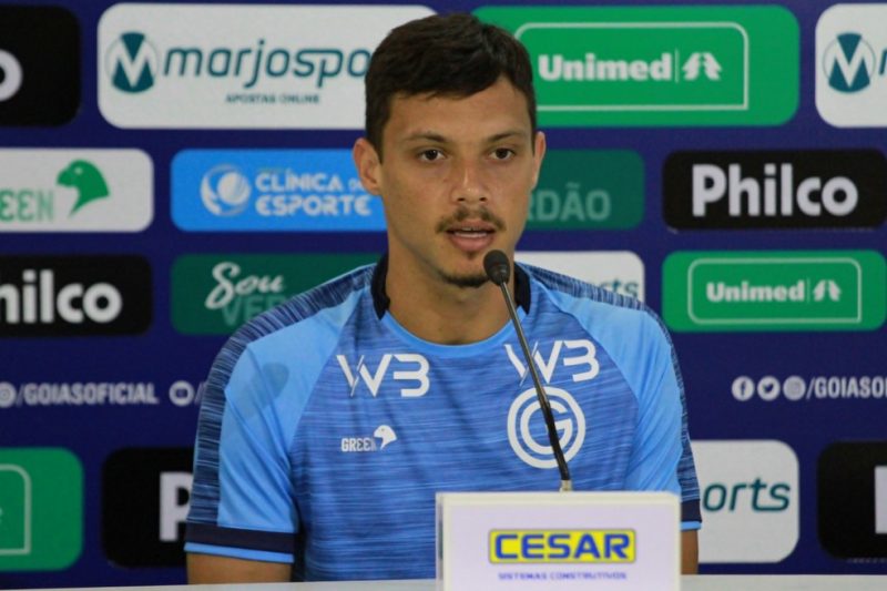 Chapecoense se aproxima de acerto com o atacante Mike – Foto: Rosiron Rodrigues/Goi&aacute;s E.C./ND