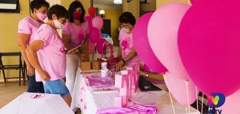 No dia 14 de outubro, o chamado dia D, os colaboradores da Romitex usaram pe&ccedil;as da cor rosa em prol da campanha – Reprodu&ccedil;&atilde;o/NDTV