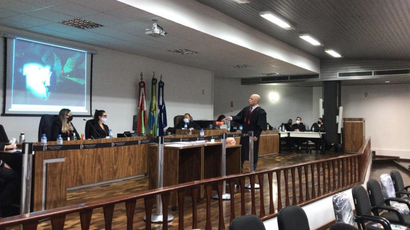 Promotor Ricardo Paladino fala no Tribunal do Júri durante sessão que julga o caso Gabriella Custódio