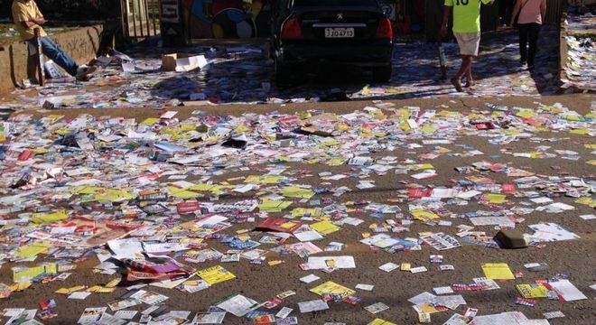 N&atilde;o &eacute; permitida a publicidade dos candidatos em outdoors, muros e nem em picha&ccedil;&otilde;es&nbsp;– Foto: Reprodu&ccedil;&atilde;o/Portal R7/Ag&ecirc;ncia Brasil/ND