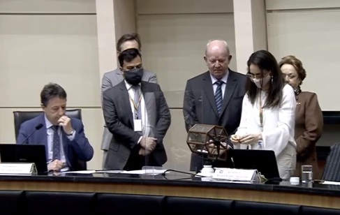 Sorteio do relator foi realizado no plen&aacute;rio da Alesc – Foto: TV Alesc/Reprodu&ccedil;&atilde;o/ND