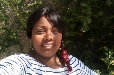 Simone foi uma das v&iacute;timas de atentado na Fran&ccedil;a – Foto: Facebook/Reprodu&ccedil;&atilde;o