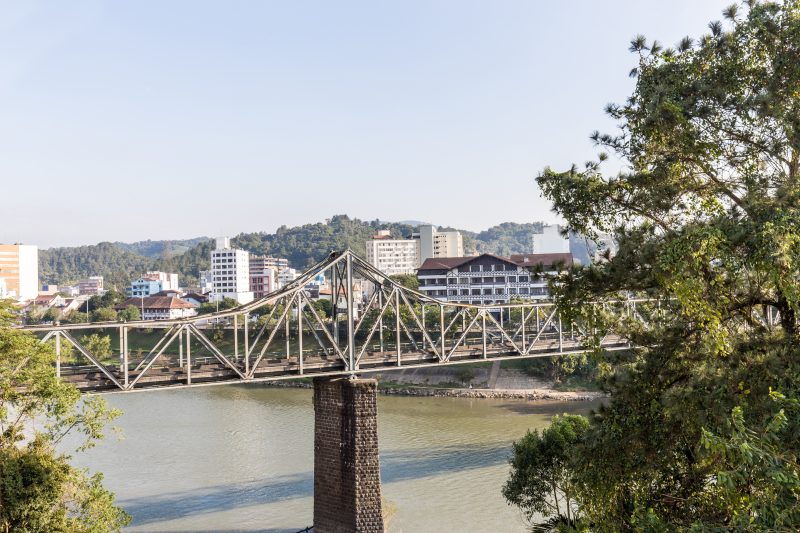 Previs&atilde;o do tempo &eacute; de sol e temperaturas altas nesta quinta-feira (1&ordm;) em Blumenau – Foto: iStockphoto/ND