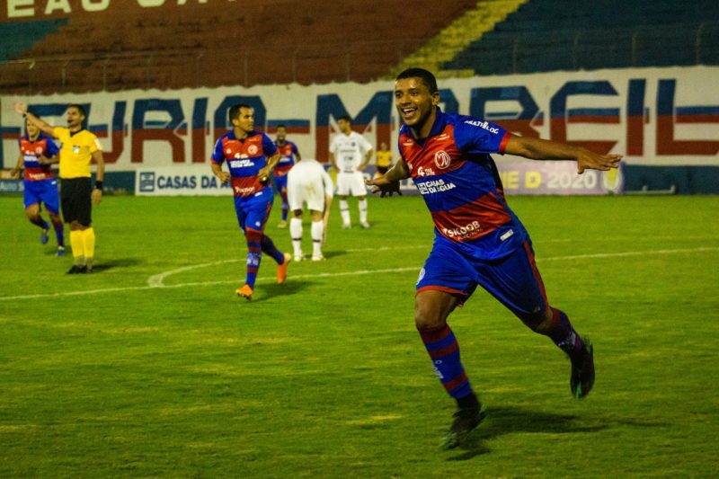 Marc&iacute;lio Dias precisa deixar a sina do empate para brigar por uma vaga na pr&oacute;xima fase- Foto: Bruno Golembiewski/CN Marc&iacute;lio Dias