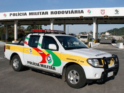 A abordagem aconteceu na SC-157, na rodovia que liga Chapec&oacute; a Coronel Freitas – Foto: PMRv/SC