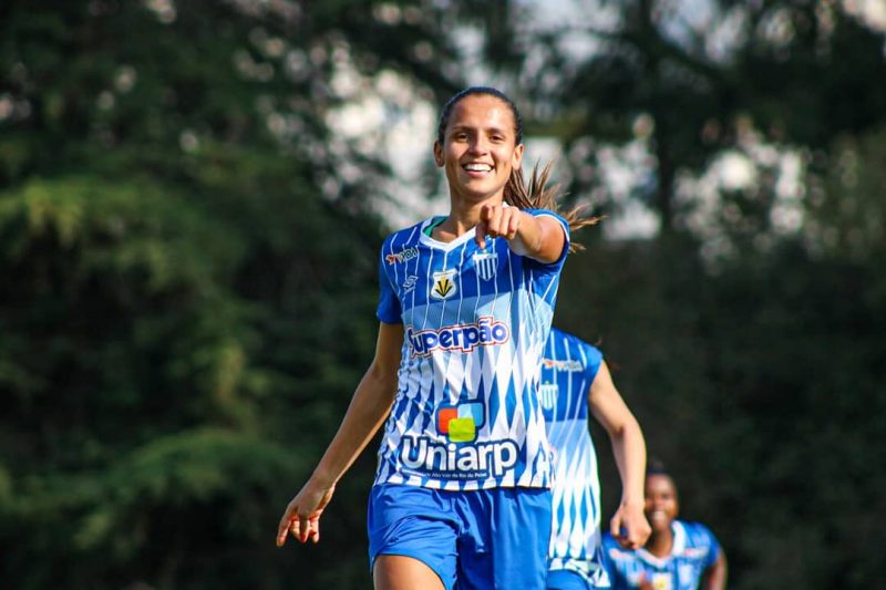 Duda &eacute; uma das jogadoras que mais d&aacute; assist&ecirc;ncias para gol no campeonato – Foto: @andriellizambonin