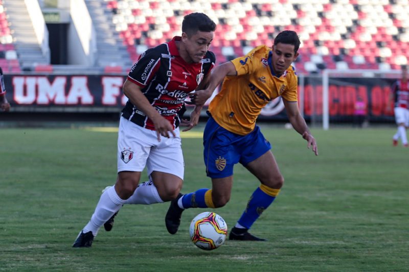 Lucas de S&aacute; perdeu o terceiro p&ecirc;nalti do Joinville no campeonato – Foto: Vitor Forcellini/JEC