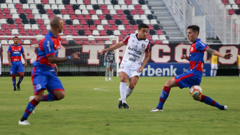 Vit&oacute;ria em jogo com 15 minutos de acr&eacute;scimo recolocou o JEC no G-4 e – Foto: Vitor Forcellini/JEC