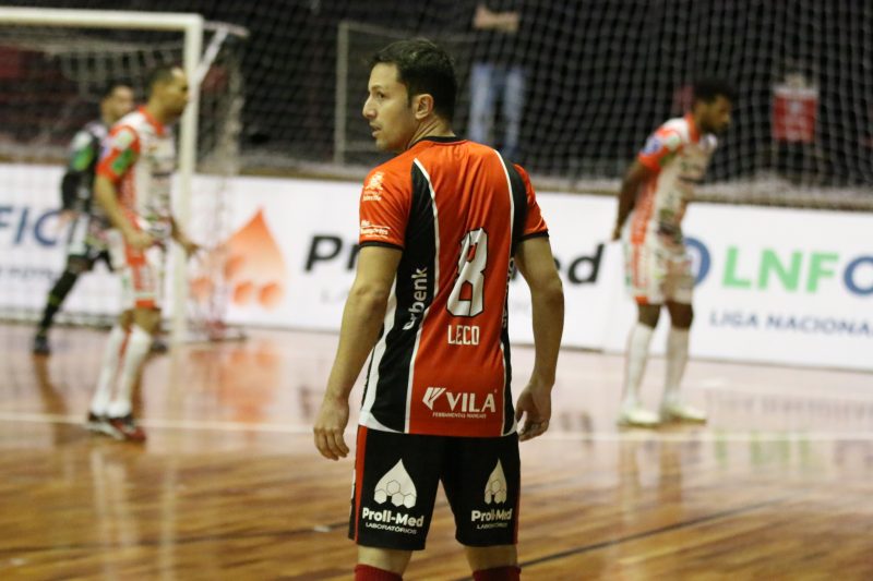 Leco conseguiu ser ídolo em Jaraguá e Joinville, uma das maiores rivalidades do país – Foto: Juliano Schmidt/JEC/Krona