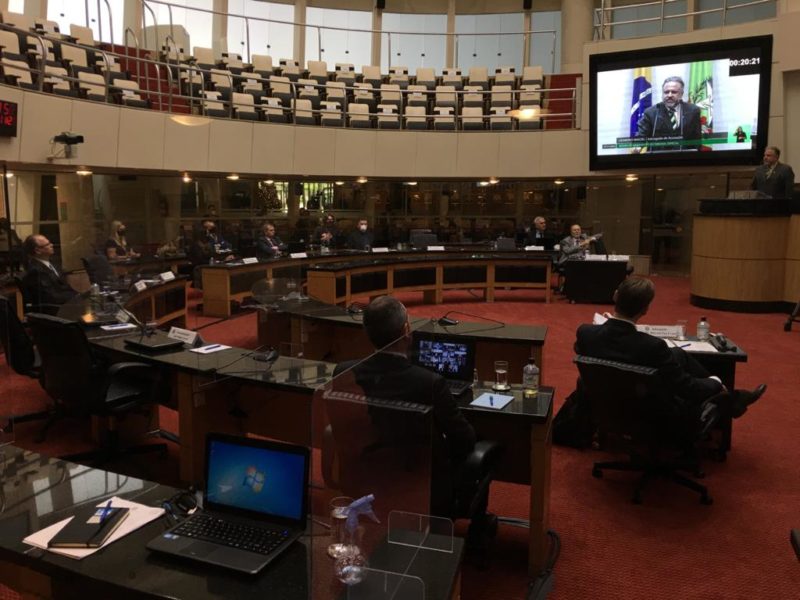 Deputados de SC discutem autoriza&ccedil;&atilde;o para compra de vacinas contra Covid-19 – Foto: Eduardo Crist&oacute;foli/NDTV