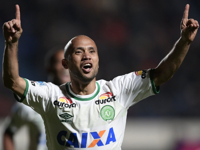 Ananias: Ananias Elói Castro Monteiro tinha 27 anos e era atacante da Chapecoense. Natural de São Luís (MA) foi revelado pelo Bahia. Jogou em times como Portuguesa, Palmeiras, Cruzeiro e Sport. Havia sido contratado pelo Verdão em 2016. – Foto: Reprodução/Chapecoense