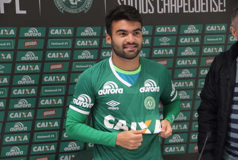 Arthur Maia: com 24 anos era meio-campista emprestado pelo Vitória à Chapecoense. Natural de Maceió (AL) foi revelado pelo Vitória. Passou pelo Flamengo. Foi contratado pela Chapecoense em 2016. – Foto: Reprodução/Chapecoense