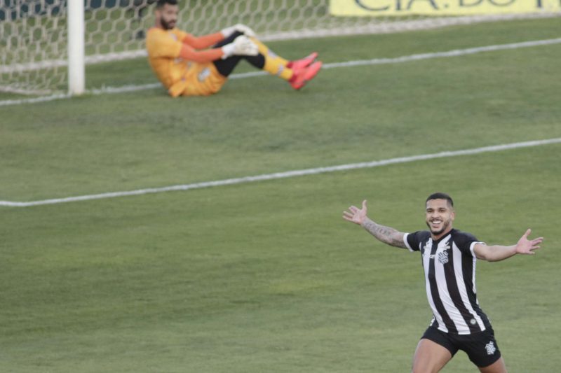 Éverton Santos, atacante que virou lateral no Figueirense e uma das referências do atual elenco: desfalque importante nesta reta final de Copa SC – Foto: DENNY CESARE/CÓDIGO19/ESTADÃO CONTEÚDO – Foto: ESTADÃO CONTEÚDO/ND