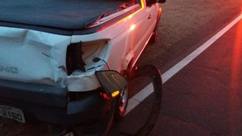 Carro teve pouco estrago com a batida do motociclista – Foto: PMRv