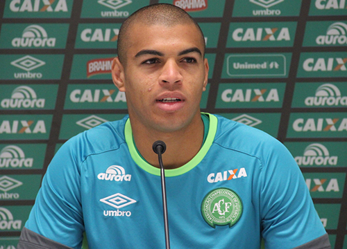 Caramelo: Mateus Lucena tinha 22 anos e era lateral-direito. Chegou a Chapecoense em 2016 emprestado pelo São Paulo. Era natural de Araçatuba e começou a carreira no Mogi Mirim, em 2013. – Foto: Reprodução/Chapecoense