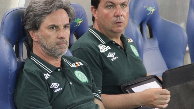 Duca (a direita): Eduardo de Castro Filho, de 39 anos, era auxiliar técnico da Chapecoense. – Foto: Reprodução/Chapecoense