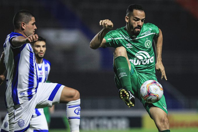 Chapecoense 1 a 0 CSA, em Chapec&oacute;; Verd&atilde;o mais l&iacute;der do que nunca. – Foto: M&aacute;rcio Cunha/ACF