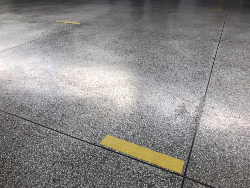 Faixa determina distanciamento entre alunos na volta as aulas