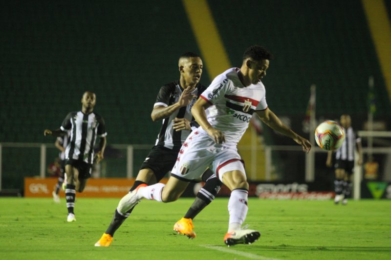 Empate em 0 a 0 com o Botafogo, em Florianópolis. Adversário da ocasião viera, depois disso, a ser rebaixando antes do próprio Figueirense; eram quatro vitórias em 24 jogos. – Foto: Patrick Floriani/FFC/Divulgação/ND