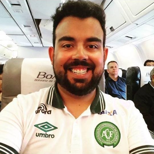 Gilberto Pace Thomaz: tinha 29 anos e era assessor de imprensa da Chapecoense. Também trabalhou como repórter esportivo na Rádio Chapecó e no – Foto: Arquivo Pessoal