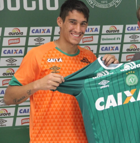 Gimenez: Guilherme Gimenez de Souza, era o lateral-direito, de 21 anos, foi revelado pelo Botafogo. Nasceu em Ribeirão Preto (SP) e chegou na Chapecoense em 2016. – Foto: Reprodução/Chapecoense