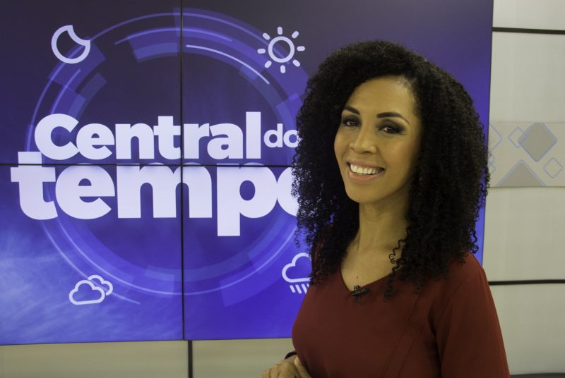 Amanda Santos apresenta o quadro Central do Tempo, no Balanço Geral 
