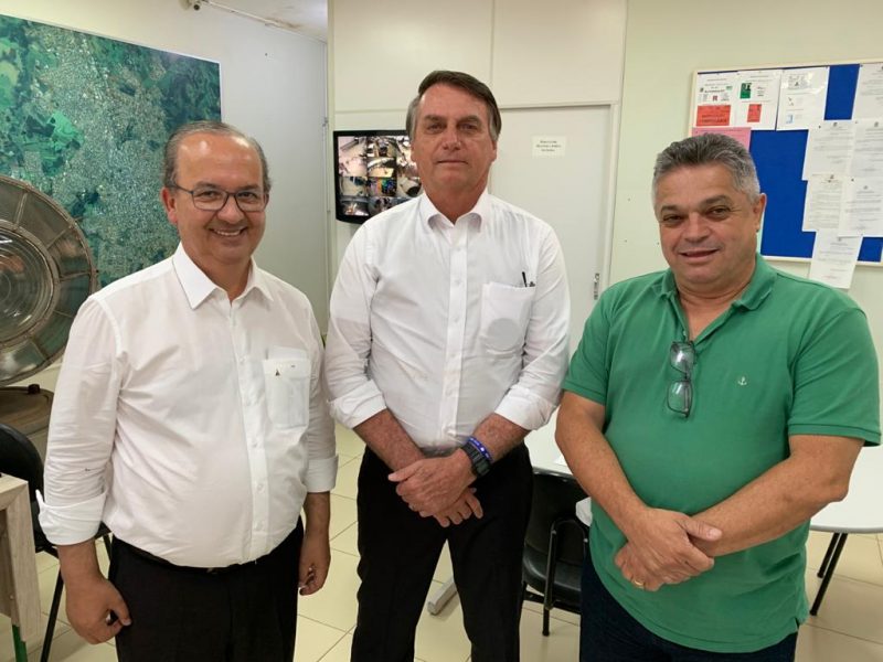 Presidente solidário com candidato – Foto: Divulgação