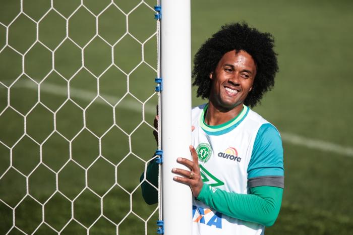 Kemps: Everton Kempes dos Santos Gonçalves tinha 31 anos e era atacante. Natural de Carpina (PE) foi revelado pelo Paraná. Jogou em 14 clubes, entre eles o Cerezo Osaka e Jef United no João. – Foto: Reprodução/Chapecoense