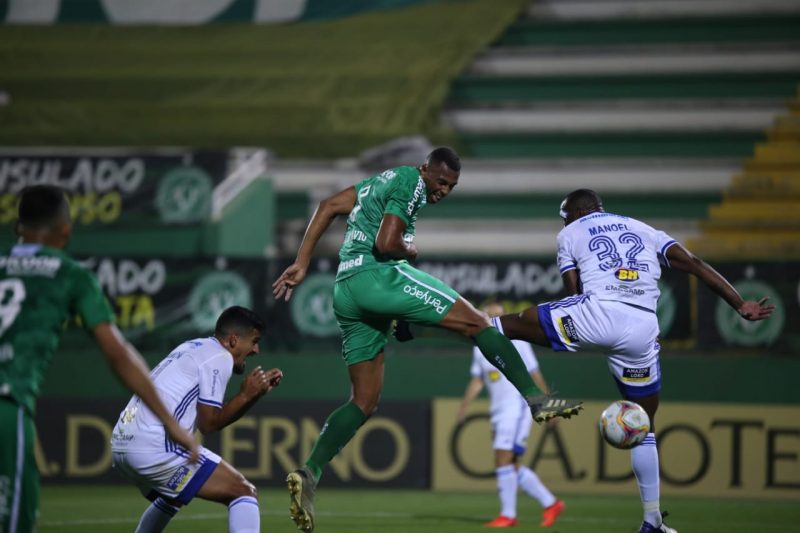 Cruzeiro encerra série invicta da líder Chapecoense na Série B – Foto: Márcio Cunha/ACF
