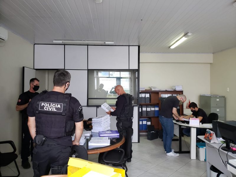 Pol&iacute;cia Civil deflagra opera&ccedil;&atilde;o G&ecirc;meo do Mal contra fraudes em licita&ccedil;&otilde;es em Imaru&iacute;, Sul de SC – Foto: Divulga&ccedil;&atilde;o/Pol&iacute;cia Civil