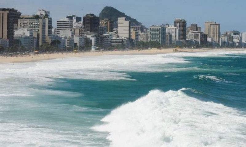 Prefeitura do Rio de Janeiro voltou a proibir permanência nas faixas de areia, funcionamento de bares e até estacionamento na orla – Foto: Foto: Agência Brasil / EBC