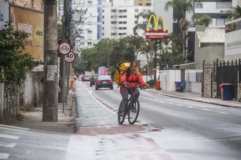 Bicicleta passou a ser vista como meio de transporte e não apenas de lazer. Foto: Anderson Coelho/ND