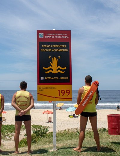Sinaliza&ccedil;&atilde;o fixas de correntezas na praia de Ponte Negra, em Natal – Foto: Divulga&ccedil;&atilde;o/ND