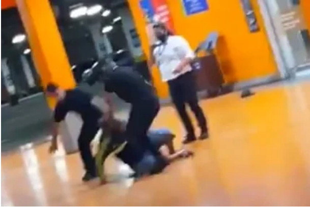 Homem foi agredido em frente ao supermercado – Foto: Reprodu&ccedil;&atilde;o