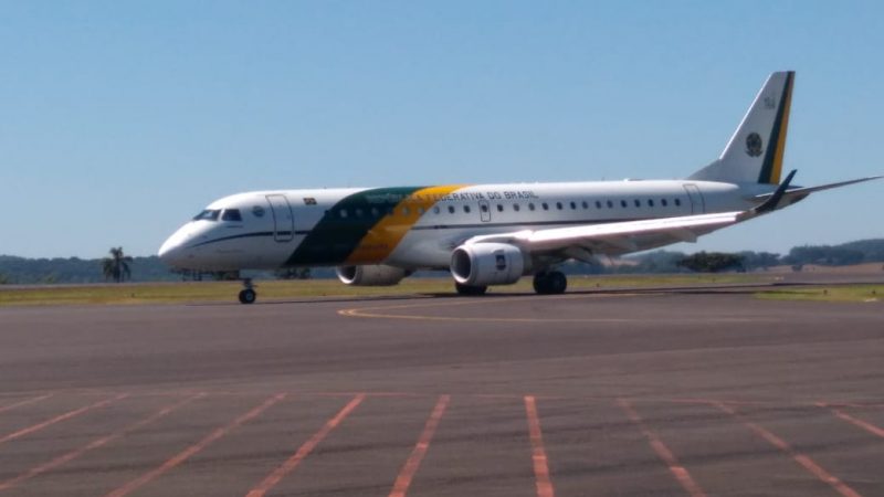 Comitiva de Jair Bolsonaro que desembarcou seguiu viagem para Passo Fundo (RS) – Foto: Divulga&ccedil;&atilde;o