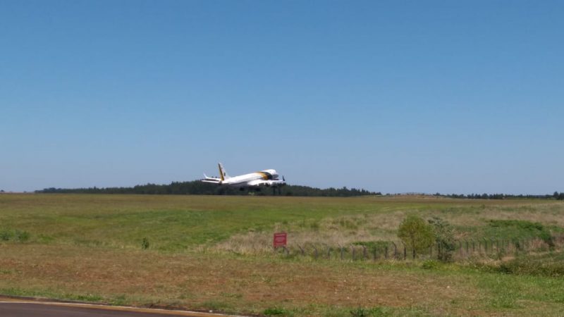 Aeronave decolou do aeroporto de Chapec&oacute; &agrave;s 11h desta segunda-feira (2) – Foto: Holdann Riola Taborda