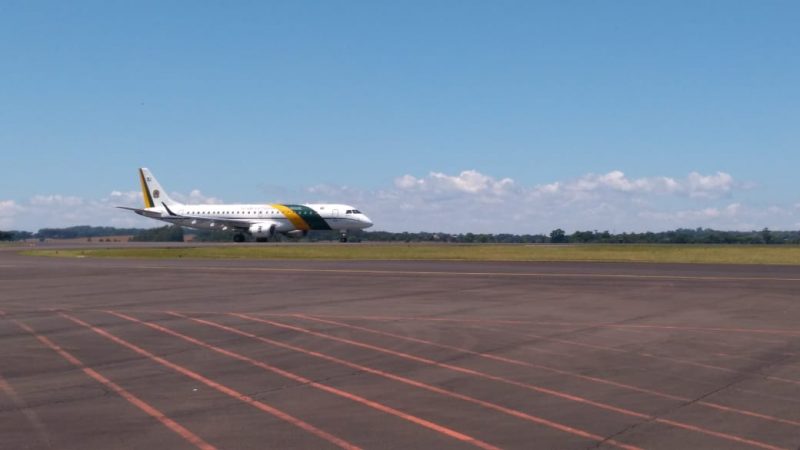 Aeronave do presidente Jair Bolsonaro pousa em Chapec&oacute; nesta manh&atilde; de segunda-feira (2) – Foto: Holdann Riola Taborda