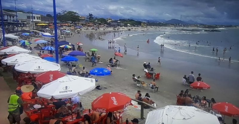 Banhistas marcaram presen&ccedil;a nas praias de Itapo&aacute; na manh&atilde; desta segunda-feira (2) – Foto: Pol&iacute;cia Militar/Divulga&ccedil;&atilde;o