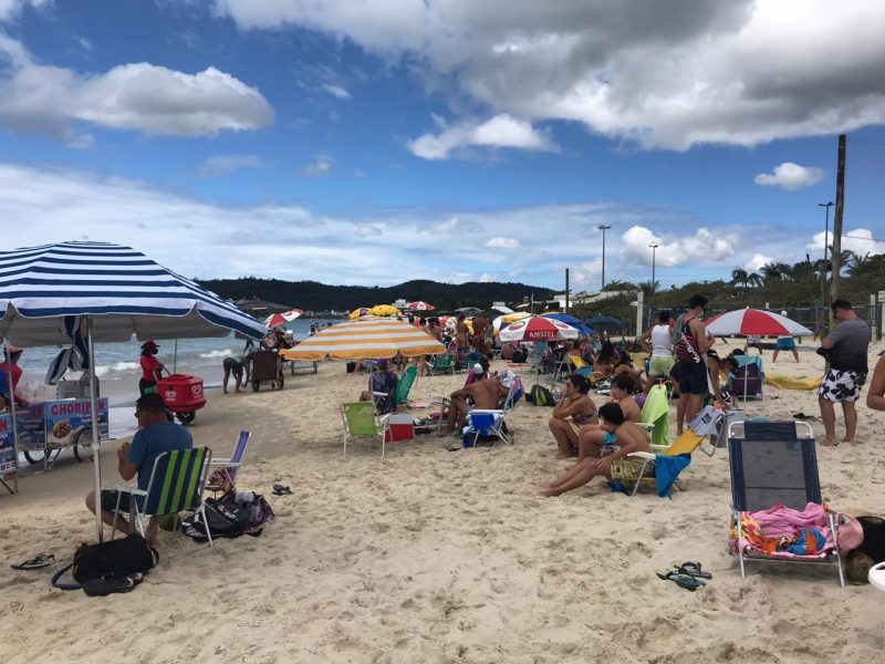 Aglomera&ccedil;&atilde;o &eacute; registrada em frente ao Cosmo Beach Club, em Jurer&ecirc; Internacional. Foto: Bruna Stroisch – Foto: Bruna Stroisch/ND