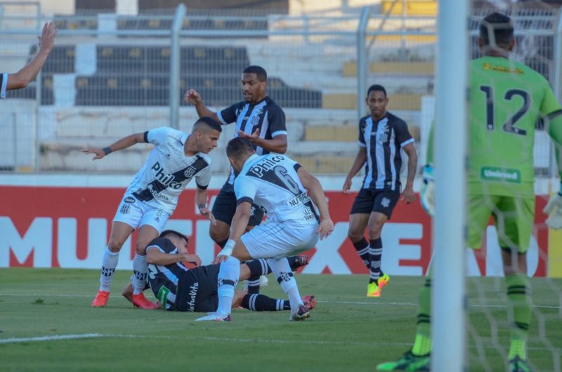 Figueirense volta a decepcionar na S&eacute;rie B. Perde de virada para a Ponte Preta. – Foto: &Aacute;lvaro Jr/ PontePress