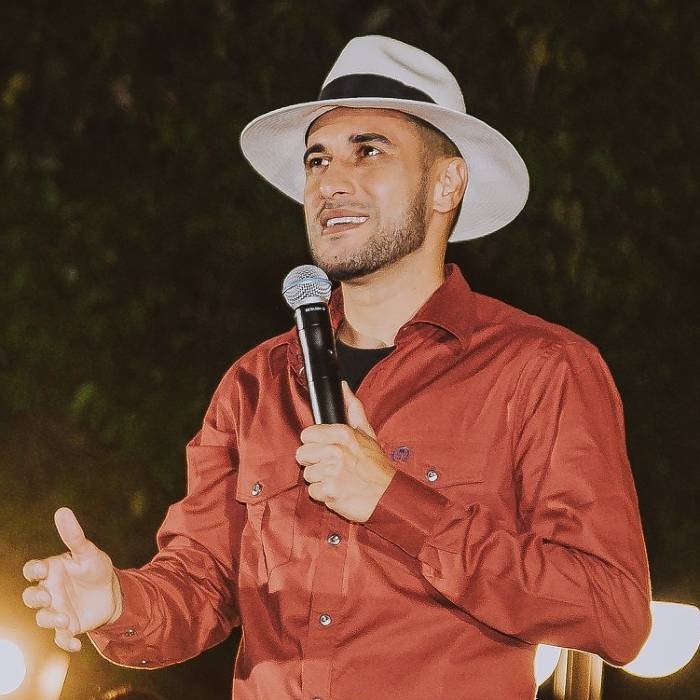 Hitler Viana &eacute; diretor art&iacute;stico e agencia carreiras – Foto: Arquivo pessoal/Metr&oacute;poles