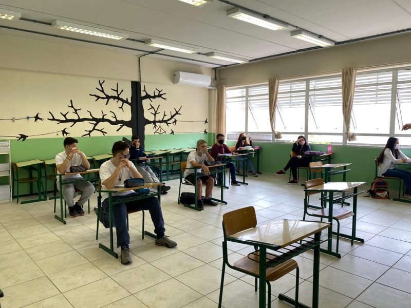 Cada aluno deverá usar a mesma mesa e a mesma cadeira todos os dias &#8211; Foto: Secretaria de Estado da Educação/Divulgação