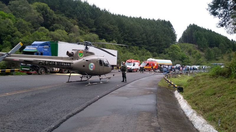 Aeronave da PM auxiliou na remoção das vítimas. – Foto: Corpo de Bombeiros/Divulgação