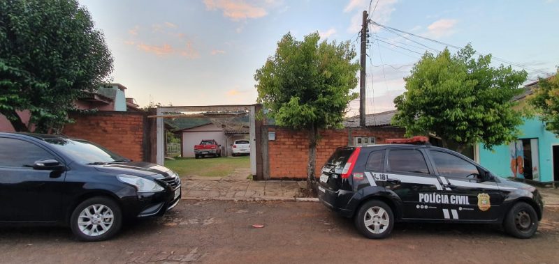 Foram cumpridos mandados de busca domiciliar e três pessoas foram presas – Foto: Polícia Civil